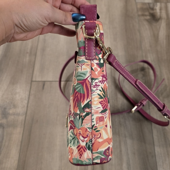 DISNEY x DOONEY BOURKE Lion King Crossbody - Picture 6 of 16